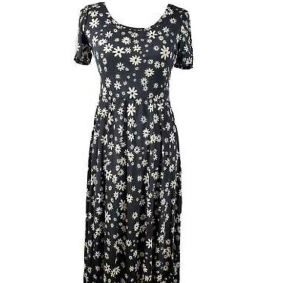 LuLaRoe Dresses & Skirts - LuLaRoe- Black/White Daisy Riley Dress